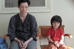 Tilda Swinton as Eva and Rocky Duer as Kevin,toddler