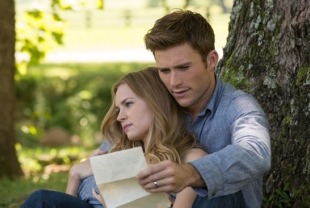 Britt Robertson as Sophia and Scott Eastwood as Luke