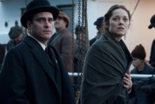 Joaquin Phoenix as Bruno and Marion Cotillard as Ewa