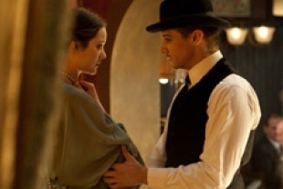 Marion Cotillard as Ewa and Jeremy Renner	 as Orlando