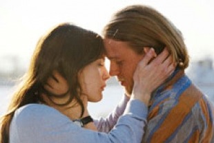 Liv Tyler as Shana and Charlie Hunnam as Gavin