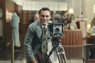 Joaquin Phoenix as Freddie Sutton