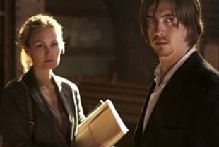 Ellen Dorrit Petersen as Anna and Pal Sverre Valheim Hagen as Jan