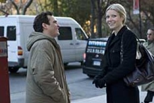 Joaquin Phoenix as Leonard and Gwyneth Paltrow as Michelle