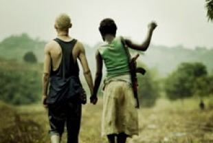 Serge Kanyinda as Magician and Rachel Mwanza as Komona