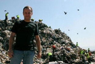 Vik Muniz at the dump
