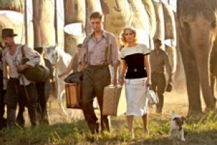Robert Pattinson as Jacob Jankowski and Reese Witherspoon as Marlena