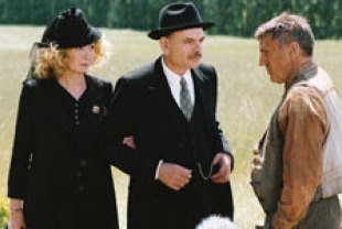 Sabine Azema as Mme. Mazel, Jean-Pierre Darrousin as M. Mazel and Daniel Auteuil as Pascal