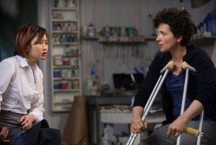 Valerie Tian as Emily and Juliette Binoche as Dina