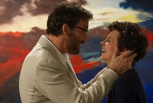 Clive Owen as Jack and Juliette Binoche as Dina